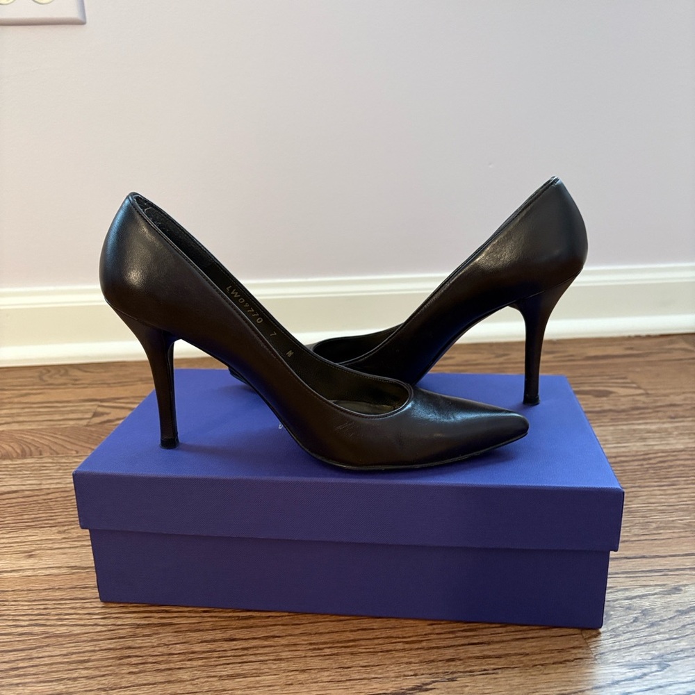 Stuart Weitzman Daisy Pump Dark Brown size 7M